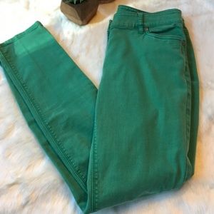 ☘️Vince camuto Green skinny jeans sz 26☘️
